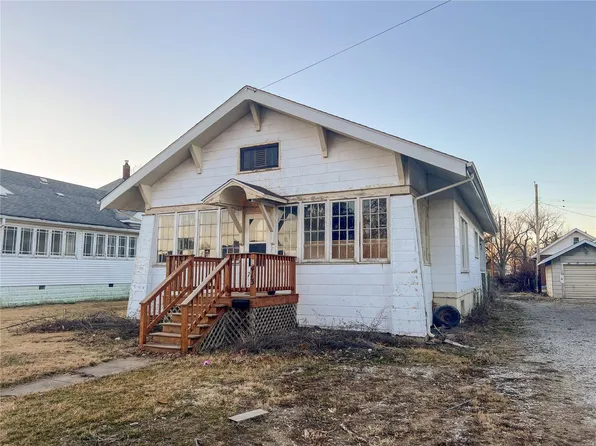 413 W Chestnut St, Gillespie, IL 62033