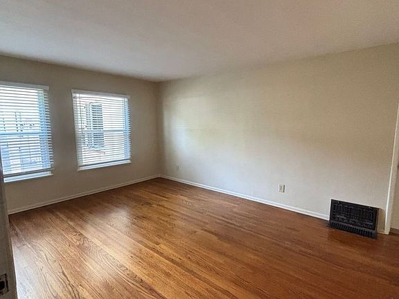 4th image of 1000 E San Antonio Dr #1034C