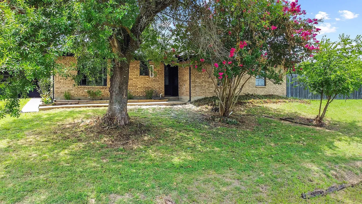 3 bed, 1632 sqft, $2,595 — Photo 2