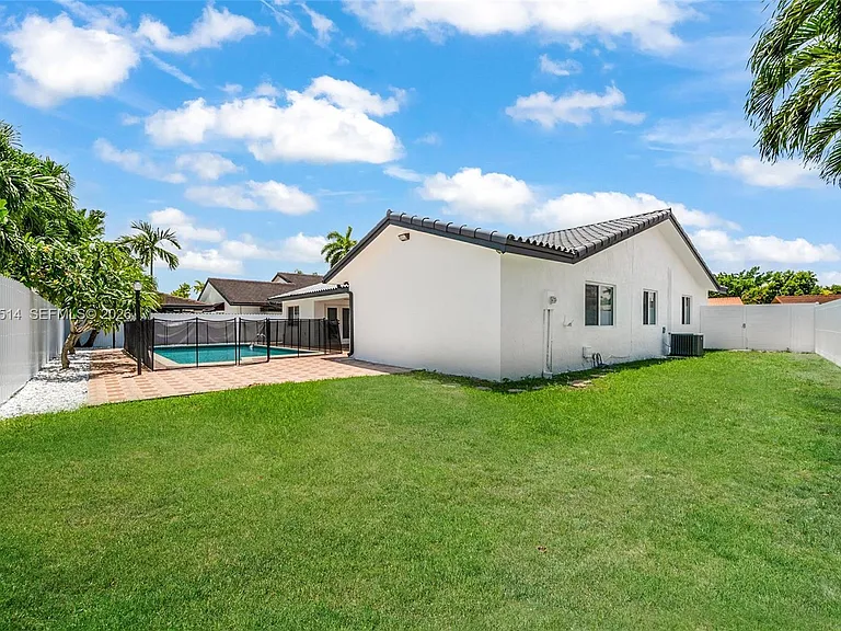 13445 SW 20th Ter — Photo 25