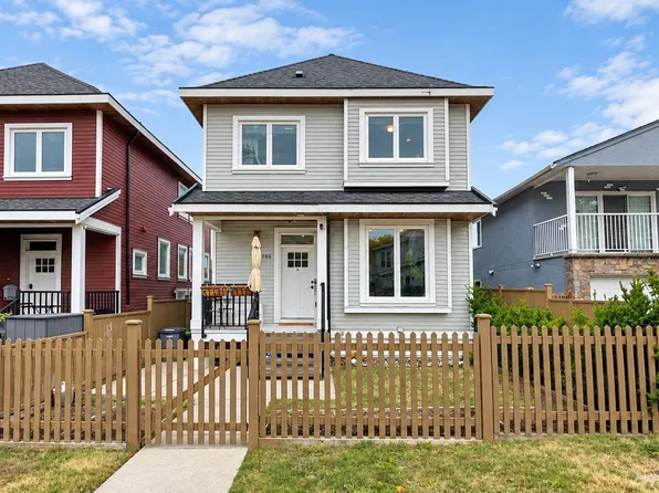 4985 Moss St, Vancouver, BC V5R 3T5
