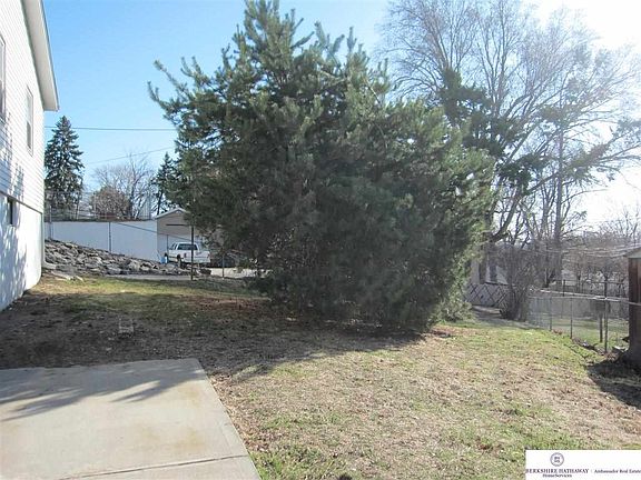 3rd image of 8921 Laurie Cir
