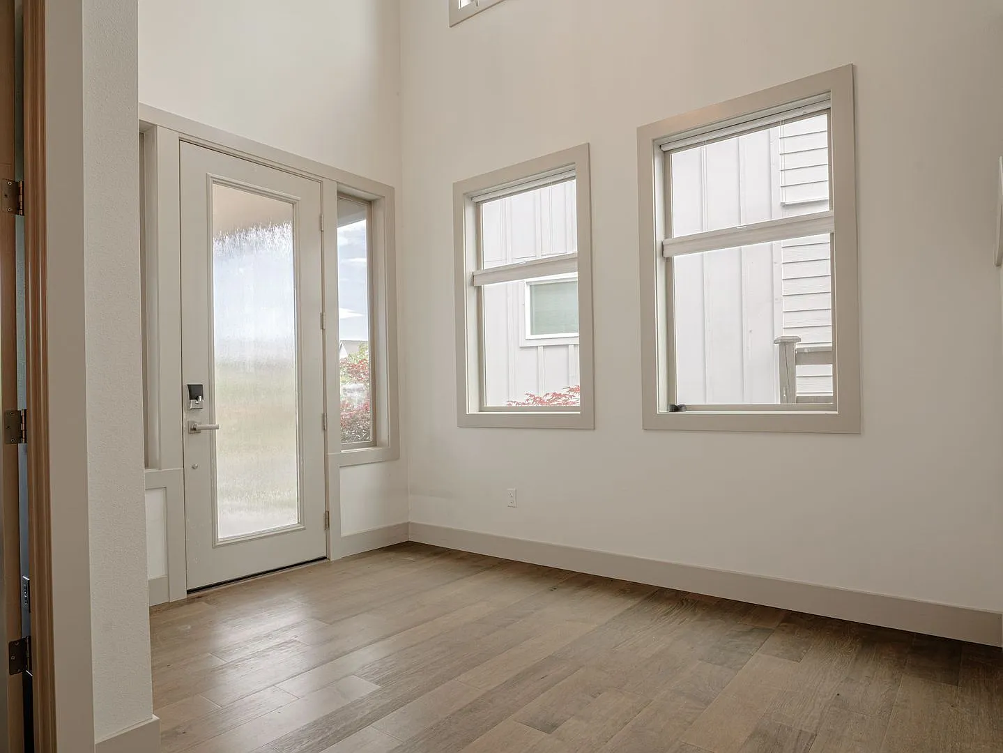 Stunning Ten Trails Home for Rent! 5 bedrooms and 2.75 Bathrooms! — Photo 4
