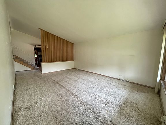 5th image of 10644 Leclaire Ave