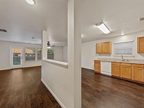 3rd image of 1505 Diamond Creek Ct