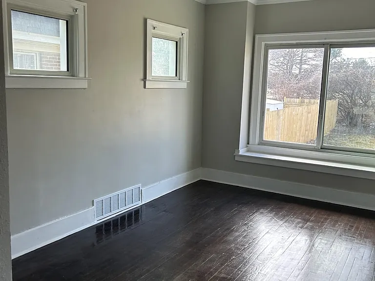 533 Lakewood St — Photo 4
