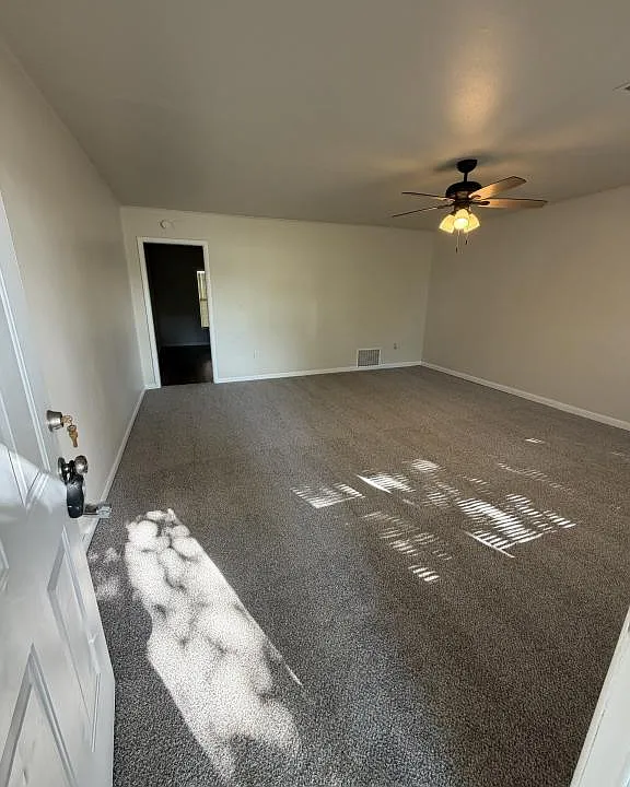 401 S Scraper St
