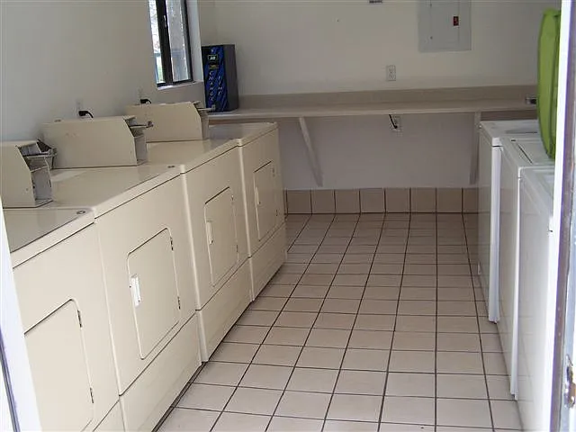 628 1st St #2C — Photo 3