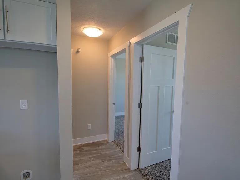 260 SE Waco Pl — Photo 7