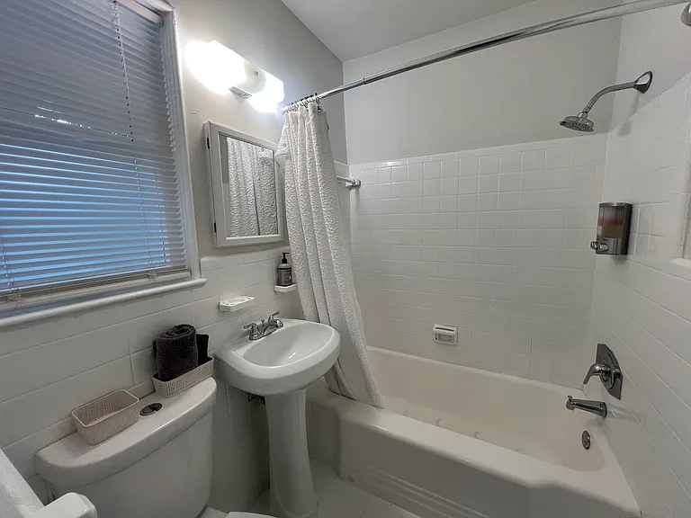 6030 N Bayshore Dr #3 — Photo 10