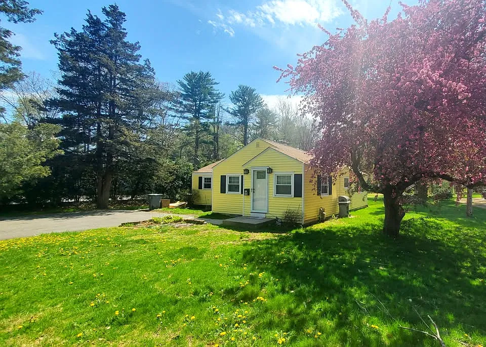 3 bed, 1172 sqft, $2,600 — Photo 1