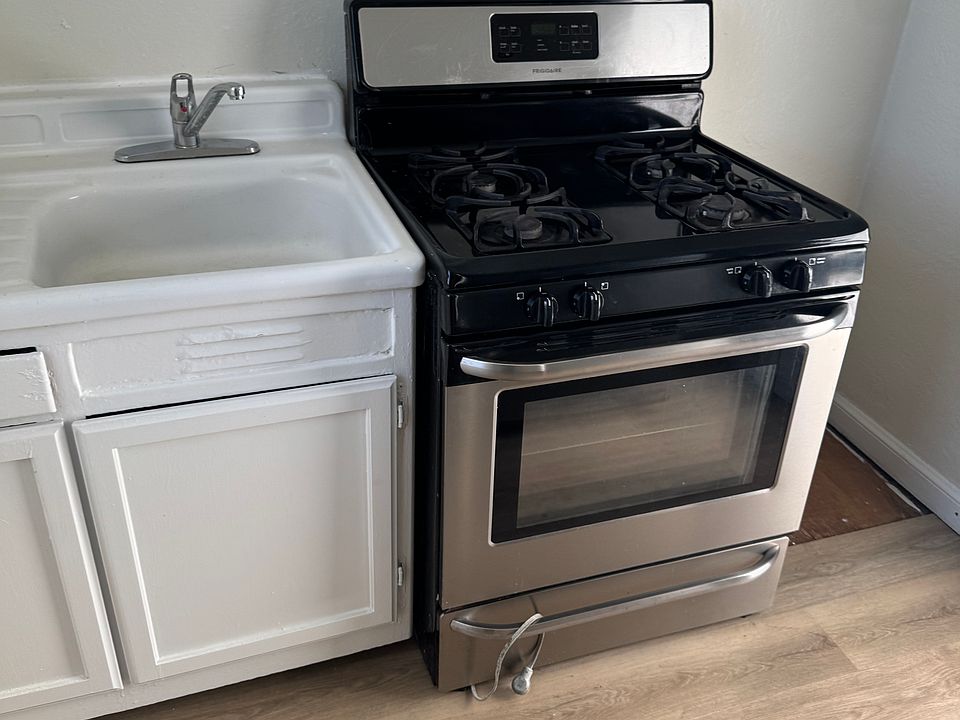 1st image of 1037 Magee Ave Floor 2
