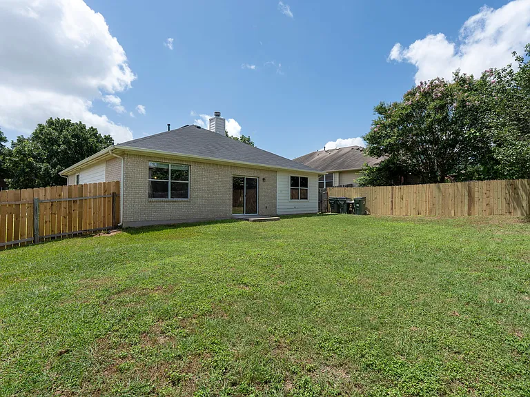 144 Oxford Dr — Photo 17