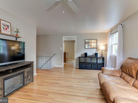 5th image of 114 Rosewood Ave