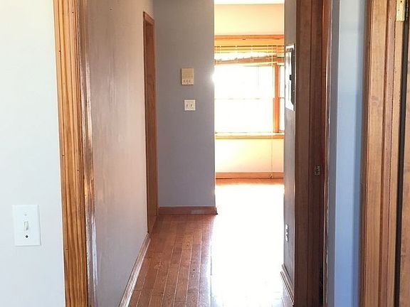 4th image of 7945 Metropolitan Ave #2