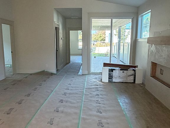 3rd image of 1192 W Meadowglen Ave