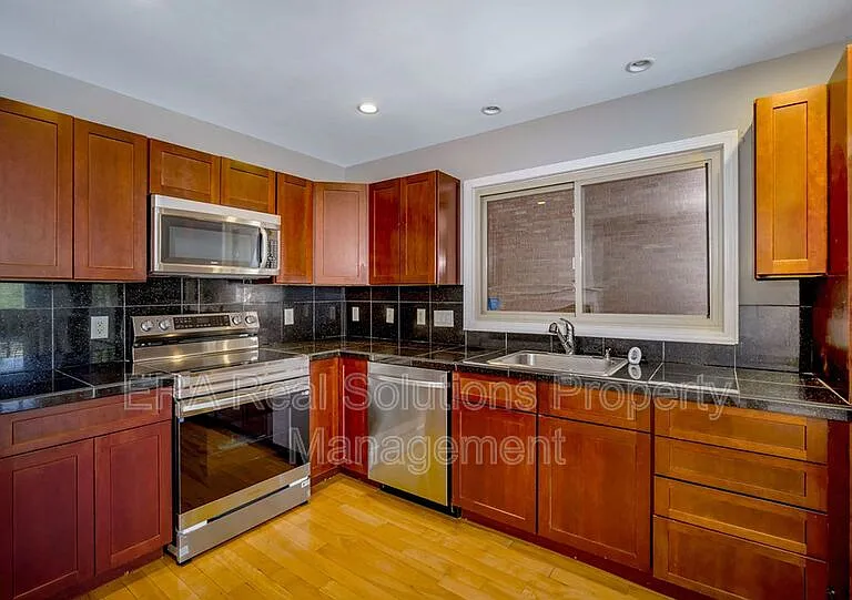 2132 Gilbert Ave #A — Photo 3