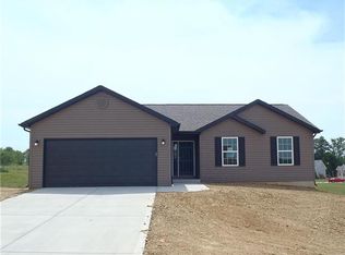 1 Colton Jesse Dr, Winfield, MO 63389