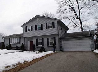 20 W Bel Air Rd, Cranston, RI 02920