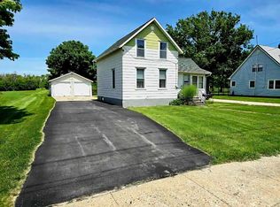 811 E 4th St, Wellsburg, IA 50680