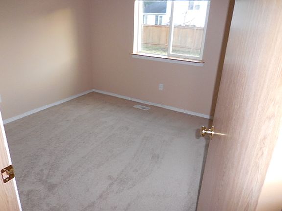 4th image of 2522 186th Street Ct E