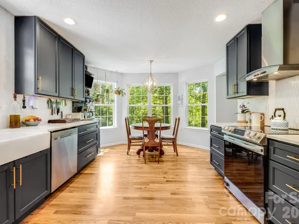 747 Osborne Rd, Clyde, NC 28721