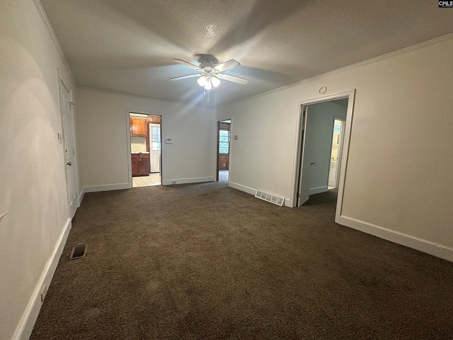 3 bed, 989 sqft, $1,275 — Photo 3