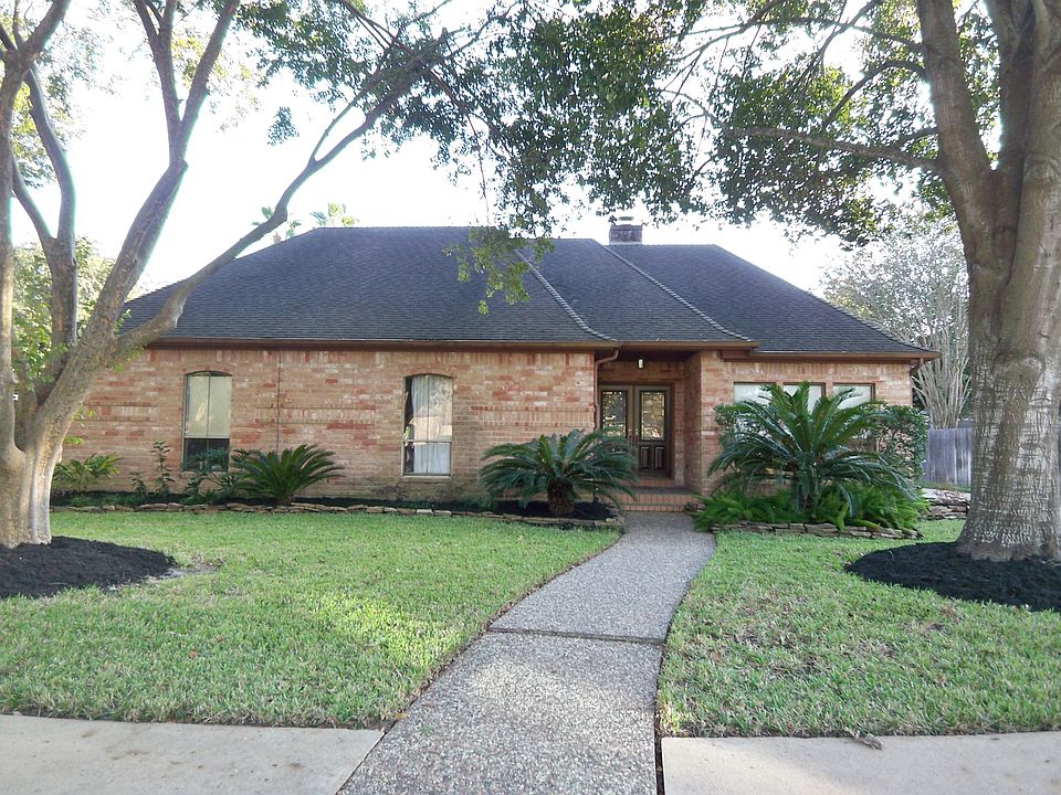 1st image of 18215 Oakhampton Dr