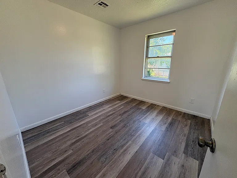 6921 Sears Ter — Photo 10