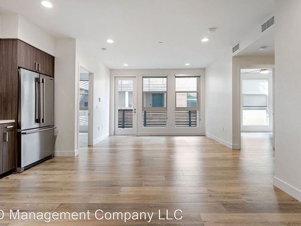 1st image of 1122 Pico Blvd #304