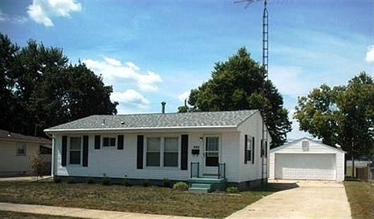 3rd image of 492 Meadowlane Dr