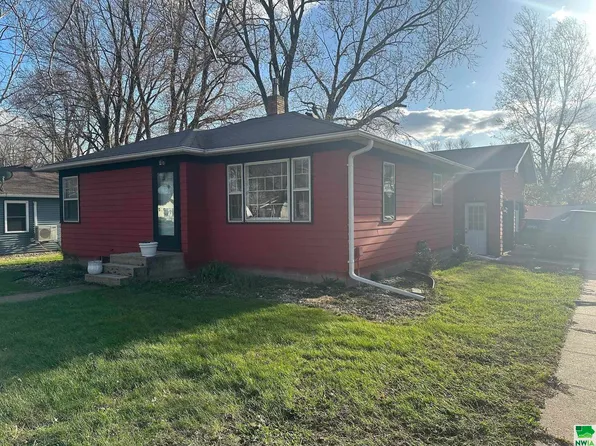1009 Colfax St, Boyden, IA 51234