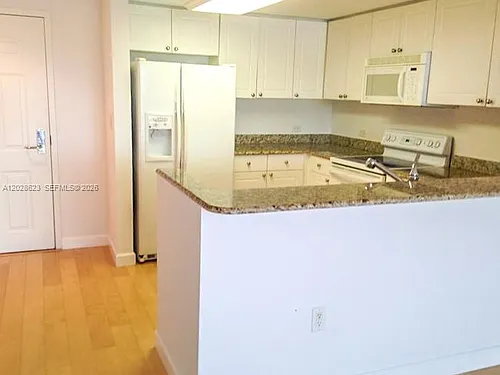 19501 W Country Club Dr Photo 1