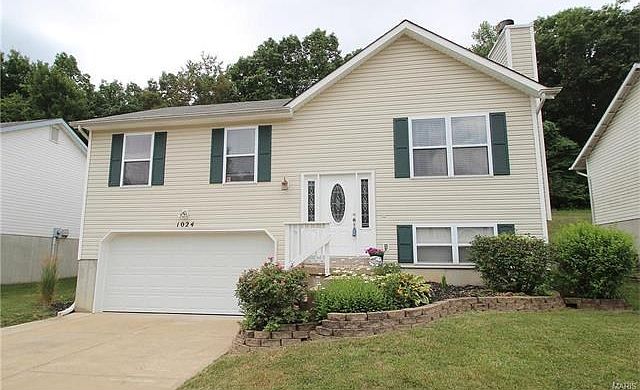 Great curb appeal at 1024 Fenton Park Dr.!