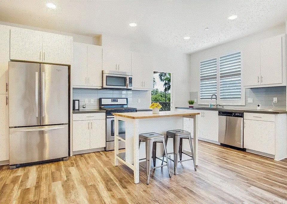 2nd image of 520 S Anaheim Blvd Unit 6