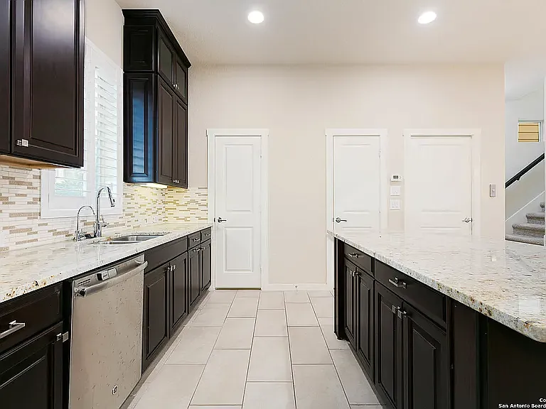 3831 Harry Wurzbach Rd #21 — Photo 17