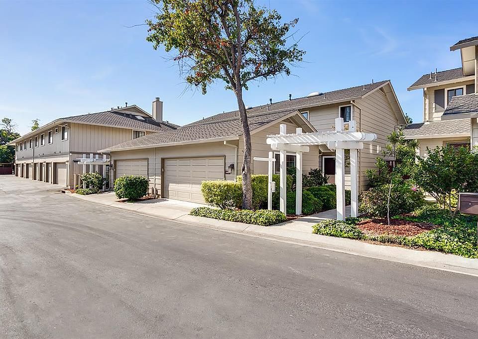 1st image of 18958 Sara Park Cir