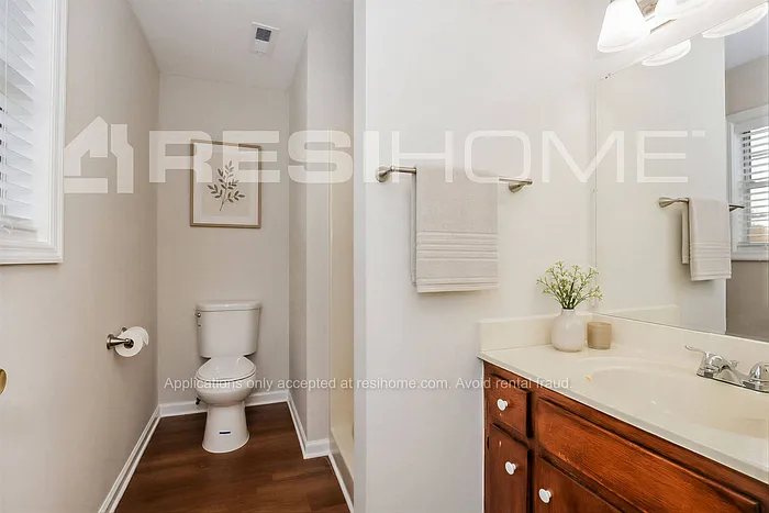 213 Granada Dr — Photo 10