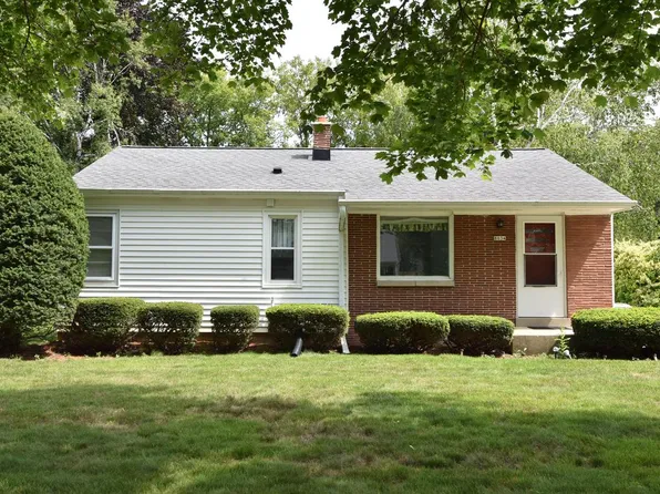 8034 North Whitney ROAD, Fox Point, WI 53217