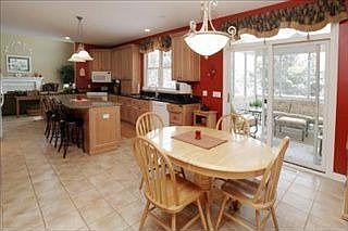 4th image of 8370 Bainbridge Dr