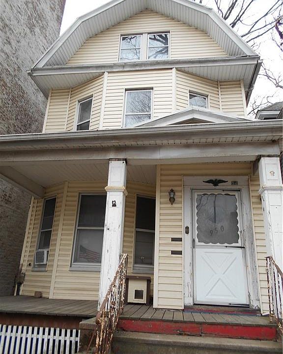 1st image of 950 E 15th St