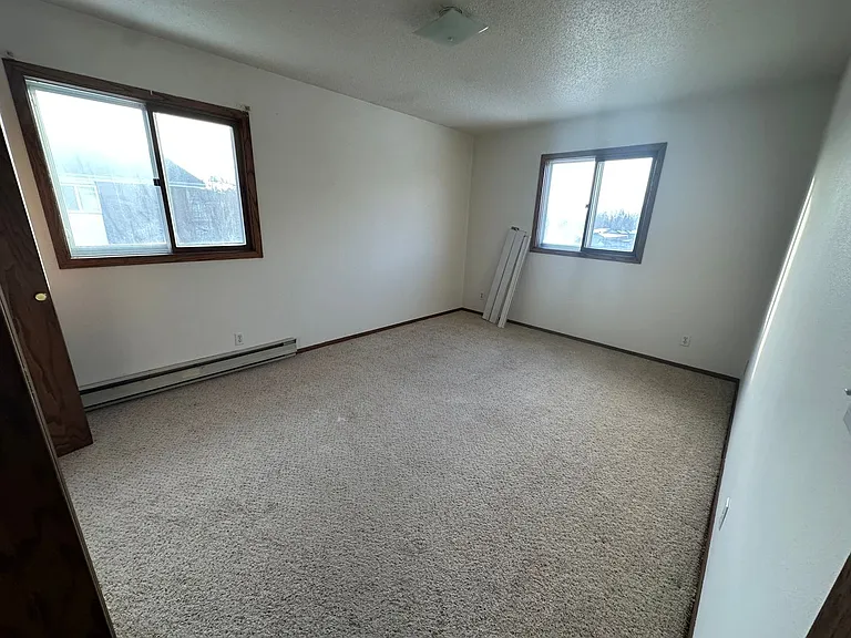 1502 E Gateway Cir S — Photo 2