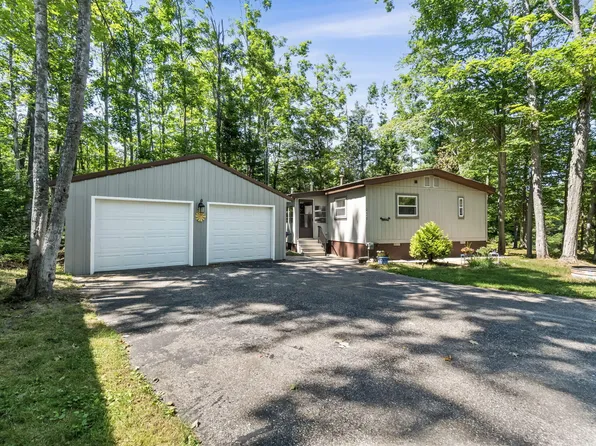14081 Granville Dr, Cheboygan, MI 49721