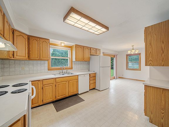2nd image of 619 Riverview Dr