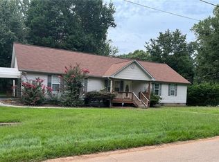 6441 Wildwood Trl, Flowery Branch, GA 30542