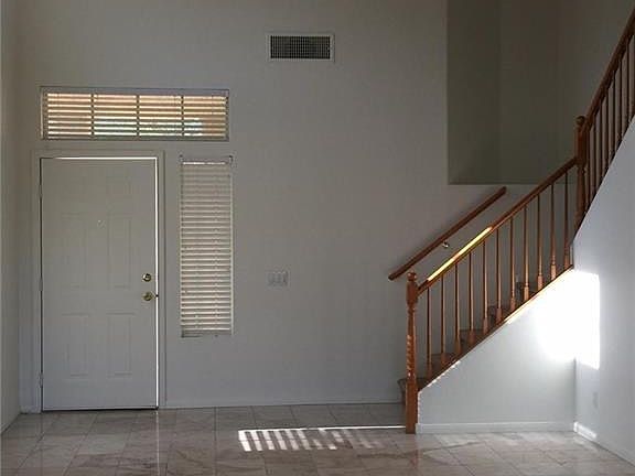 3rd image of 9628 Towngate Ave