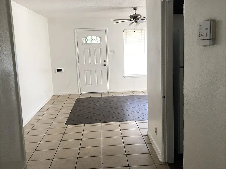 801 N Crawford St — Photo 2