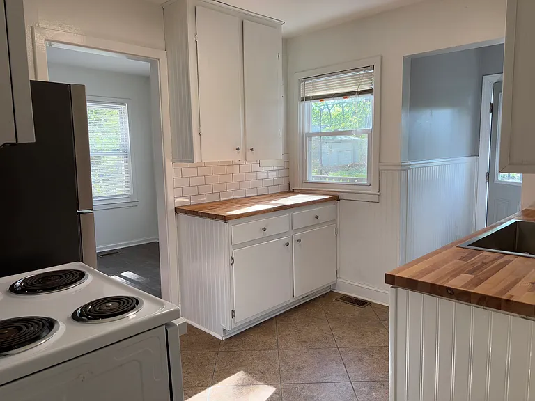 1127 Glenn Ave — Photo 5