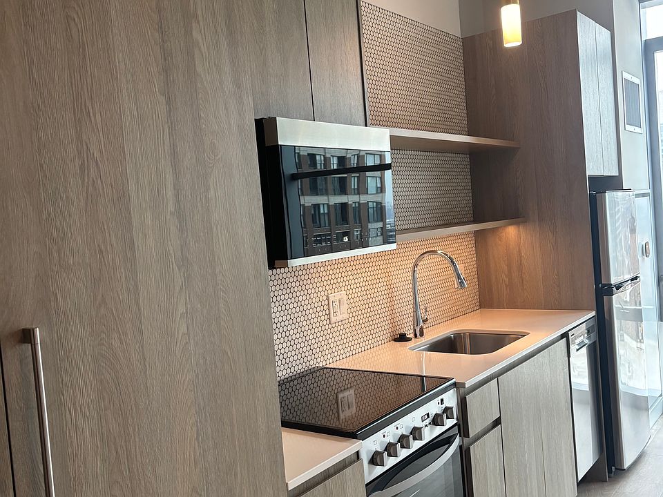 1st image of 863 N La Salle Dr #233