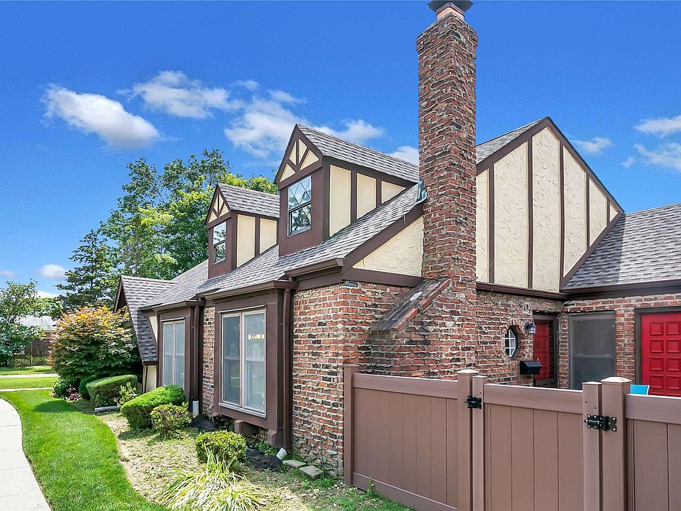 1st image of 22 Greenmeadow Ct #22